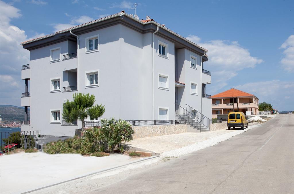 Apartments Maja Donji Okrug  エクステリア 写真
