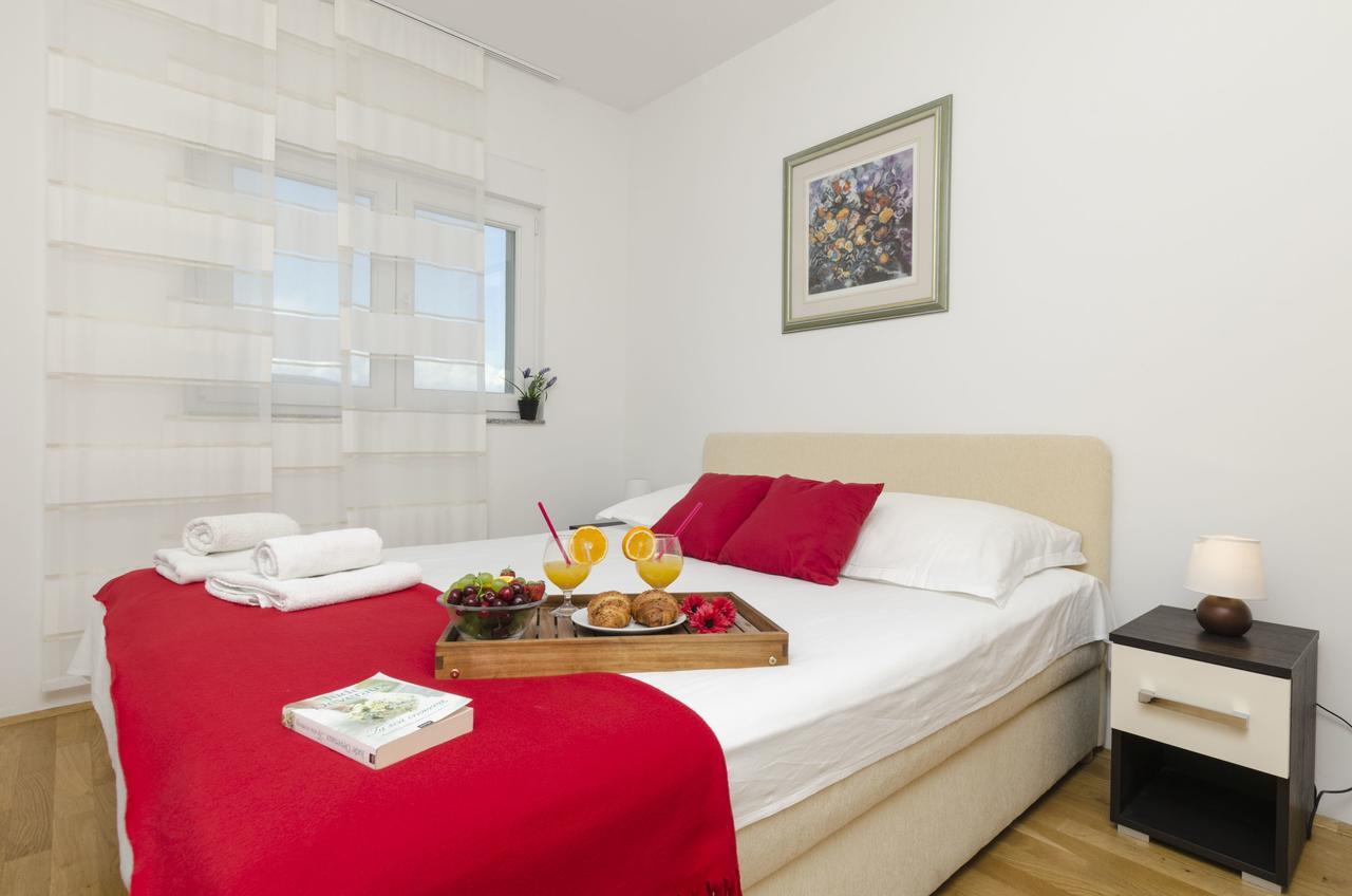 Apartments Maja Donji Okrug  エクステリア 写真