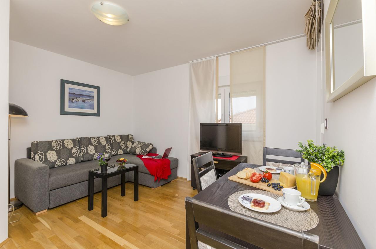 Apartments Maja Donji Okrug  エクステリア 写真
