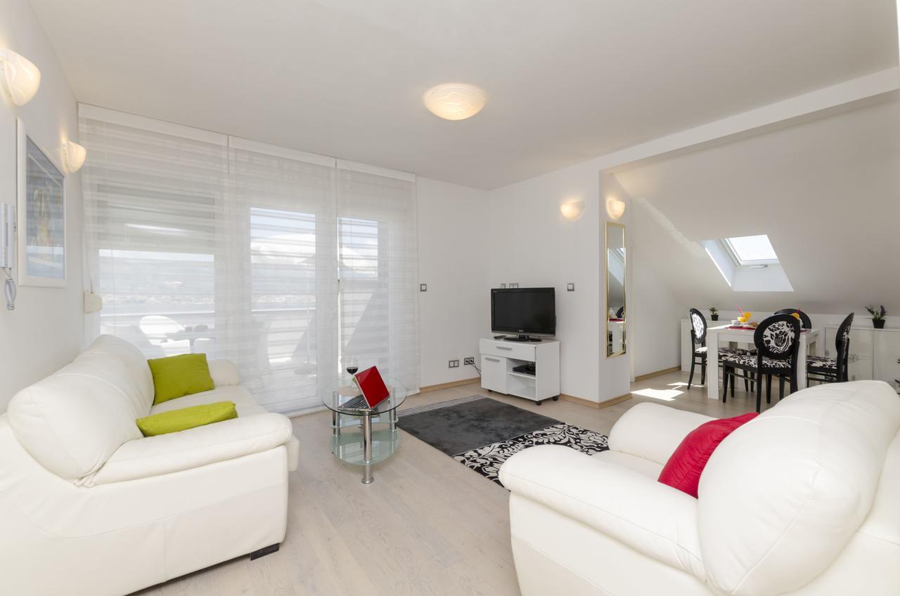 Apartments Maja Donji Okrug  エクステリア 写真
