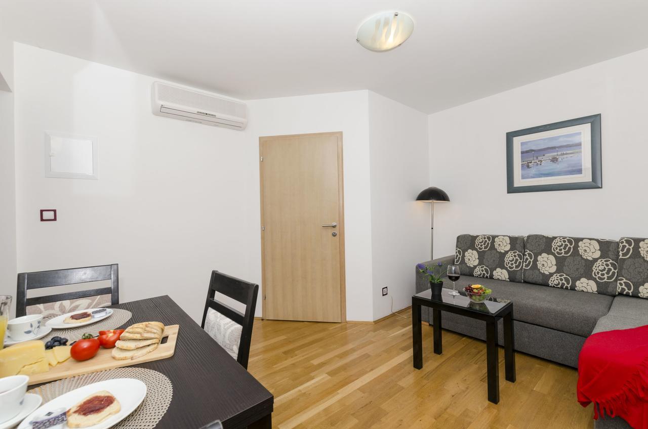 Apartments Maja Donji Okrug  エクステリア 写真