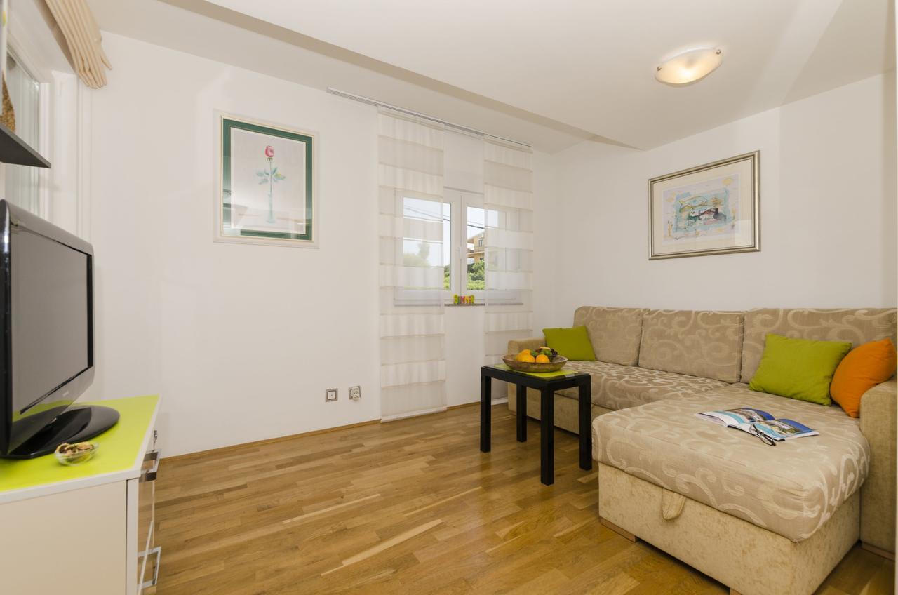 Apartments Maja Donji Okrug  エクステリア 写真