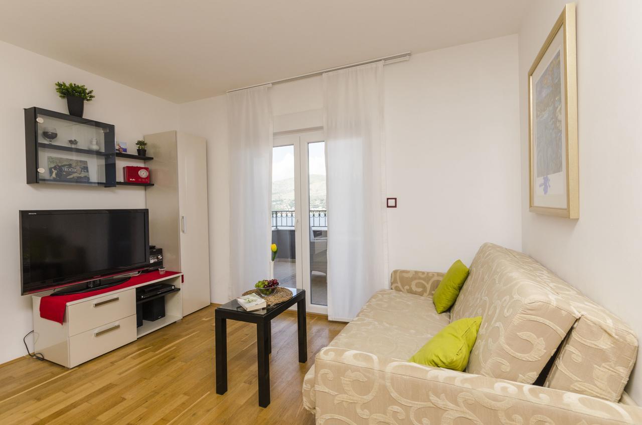Apartments Maja Donji Okrug  エクステリア 写真