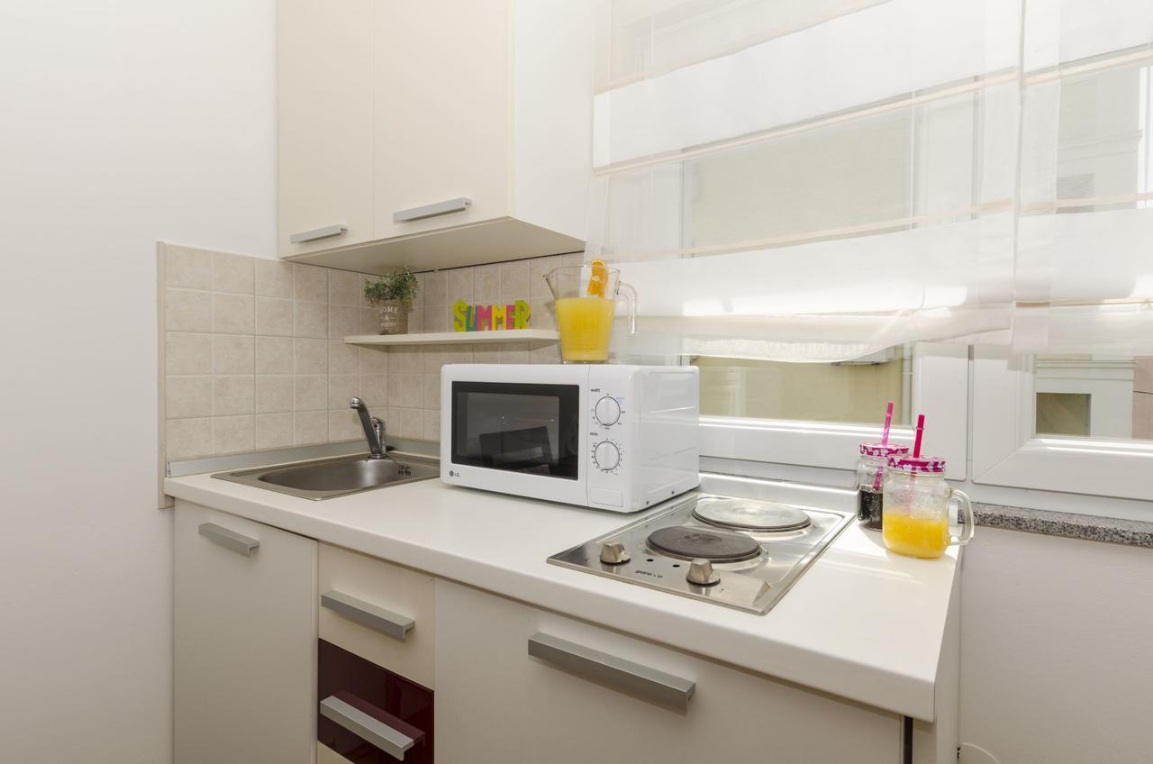 Apartments Maja Donji Okrug  エクステリア 写真