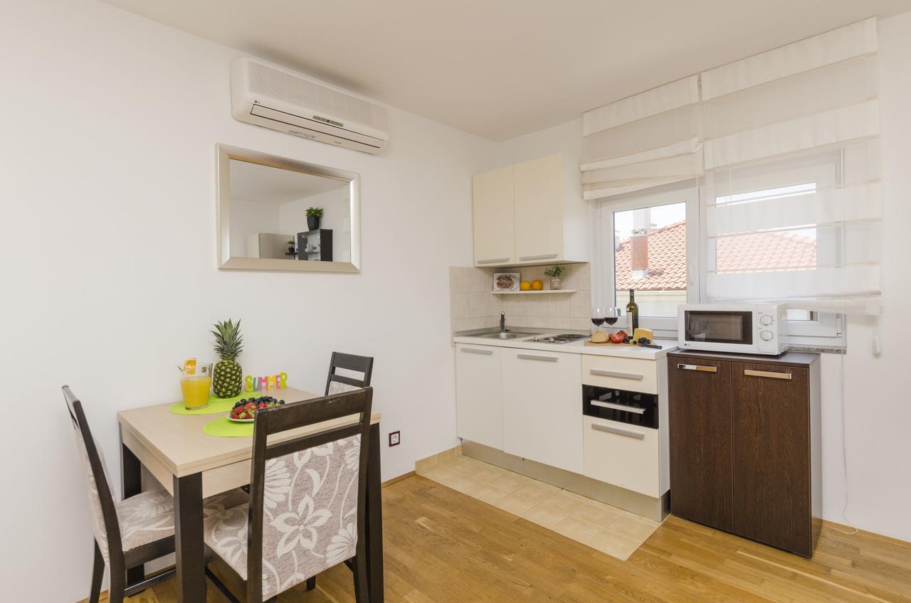 Apartments Maja Donji Okrug  エクステリア 写真