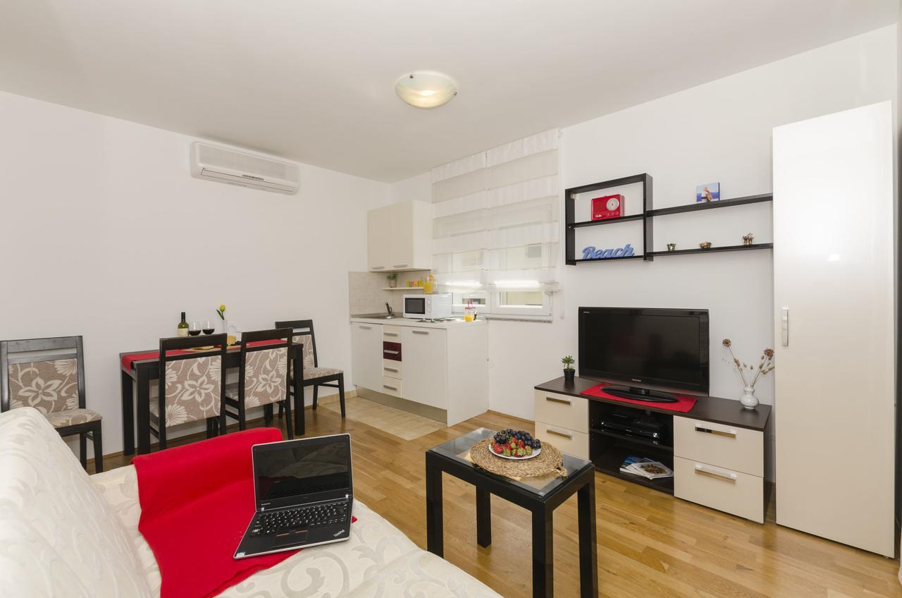 Apartments Maja Donji Okrug  エクステリア 写真