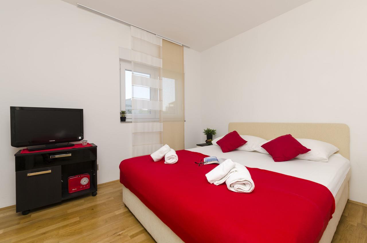 Apartments Maja Donji Okrug  エクステリア 写真