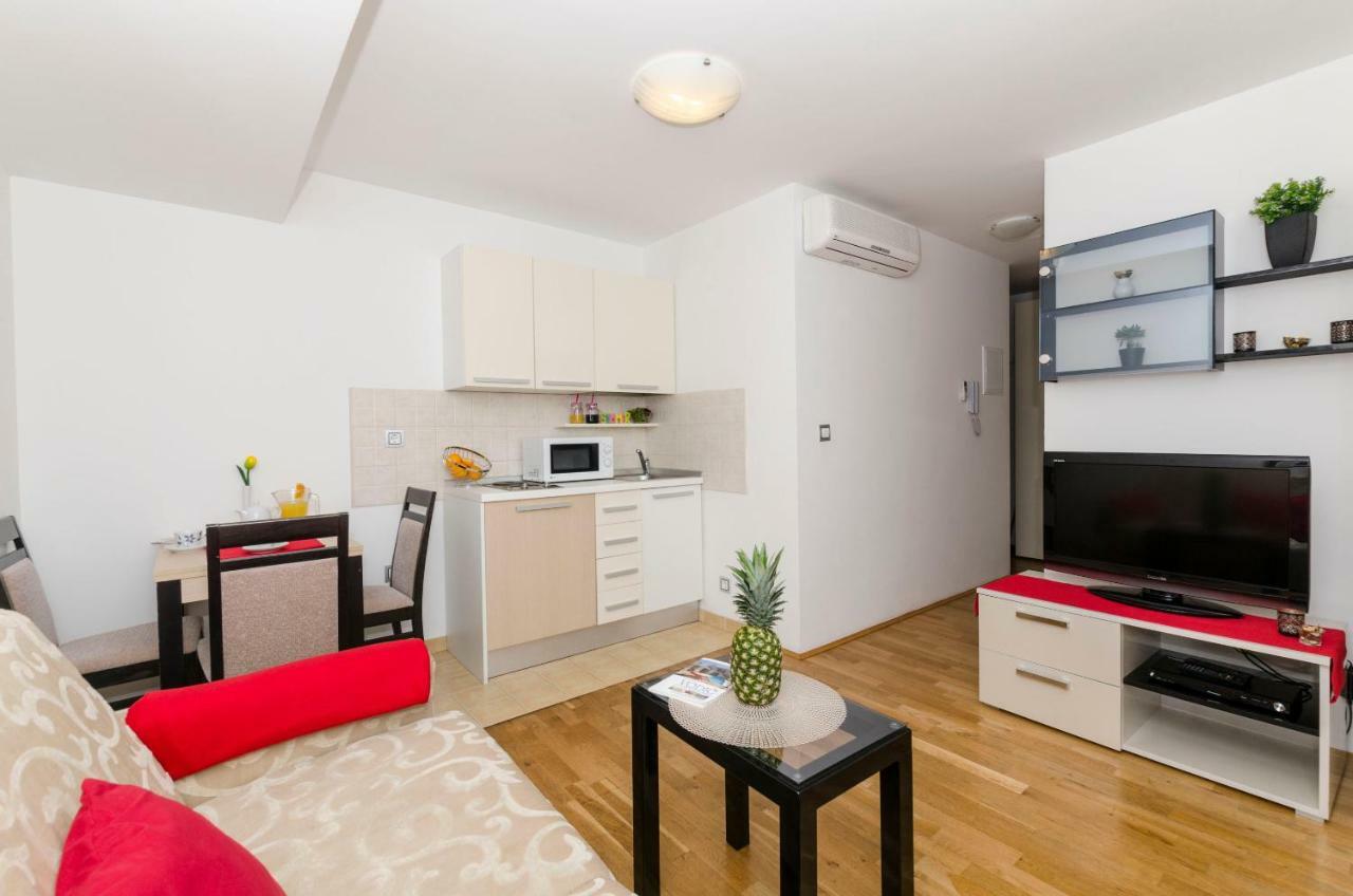 Apartments Maja Donji Okrug  部屋 写真