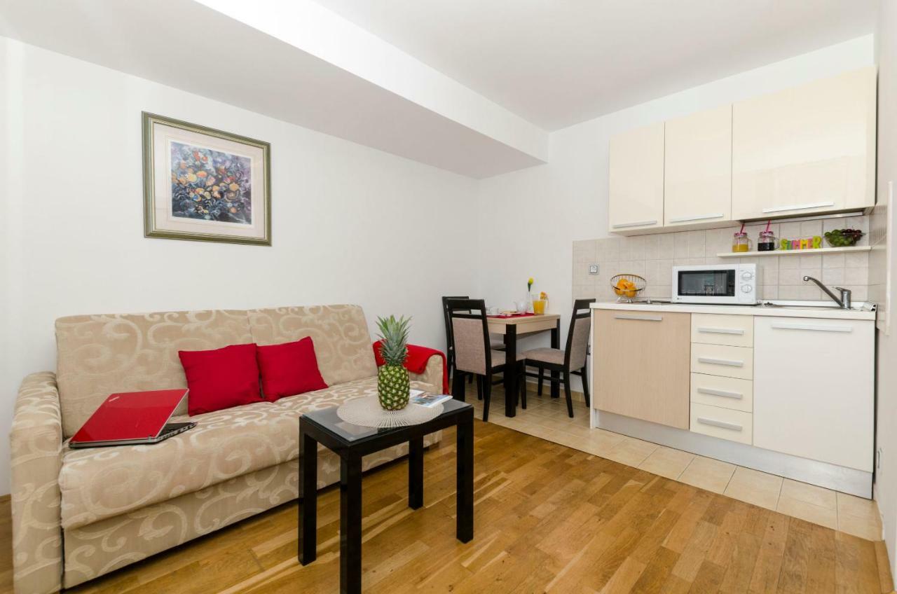 Apartments Maja Donji Okrug  部屋 写真
