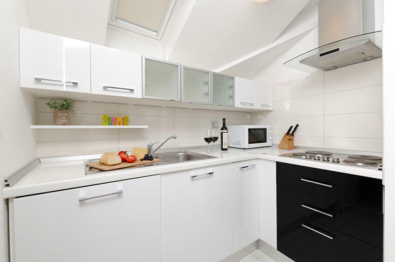 Apartments Maja Donji Okrug  部屋 写真