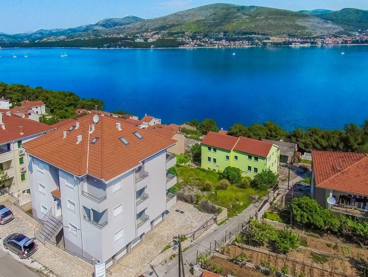Apartments Maja Donji Okrug  エクステリア 写真